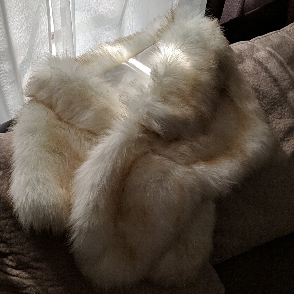 Women's Faux Fur Shawl